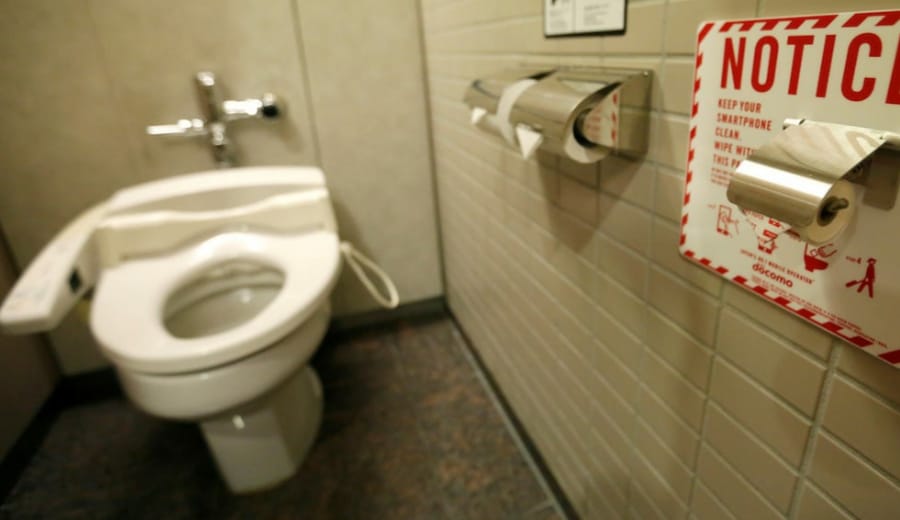 5 Tips to use a Public Toilet!