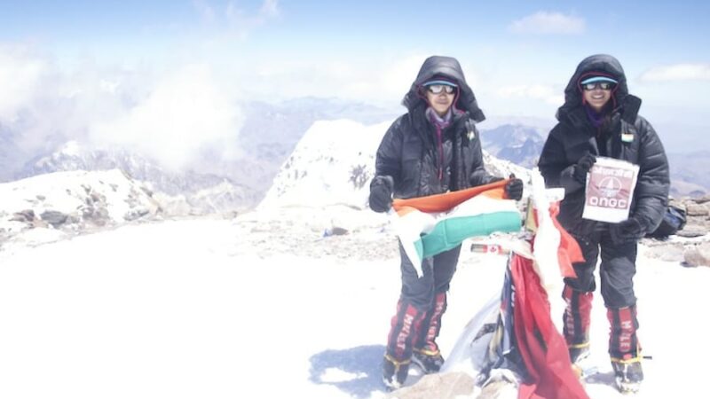 Twin sisters climb the seven summits across seven continents