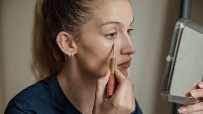7 Reasons Why You Should Stop Wearing Makeup
