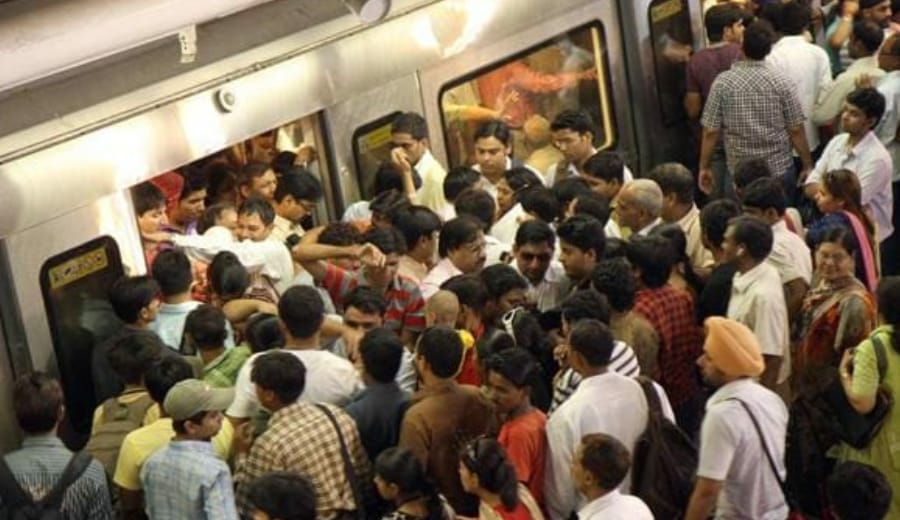 “90% pickpockets at Delhi Metro are women, be careful at these 8 stations”, says CISF